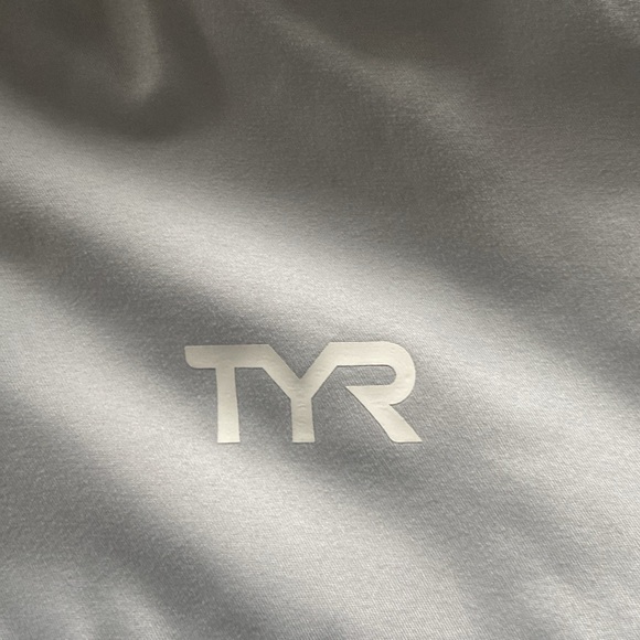 TYR Youth Alliance Podium Parka - Picture 4 of 11